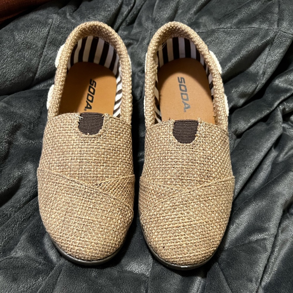 Tan Burlap Shoes, New Without Tags - Picture 2 of 5
